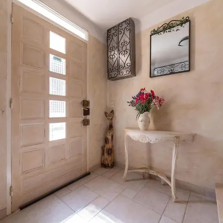 Villa Lavish In With Private Swimming Pool